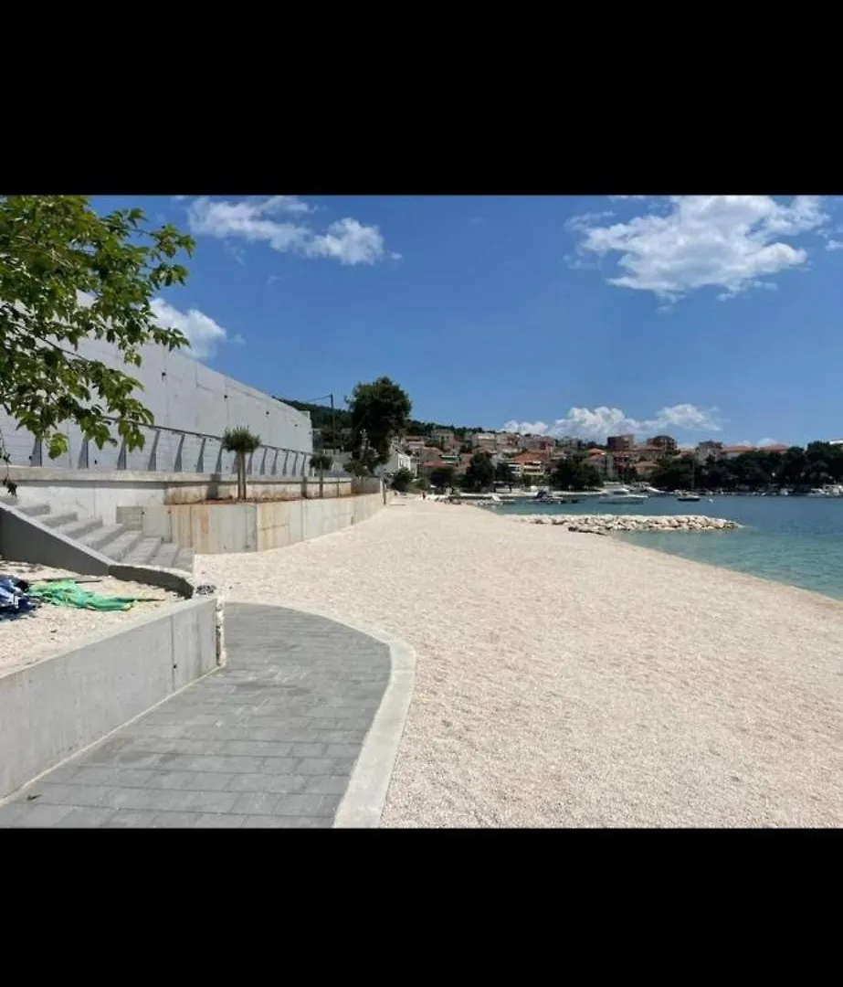 Apartment Pinocchio Traù 0*,  Croazia